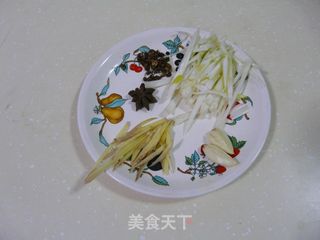 拌菜佳品——材料油的做法步骤：1