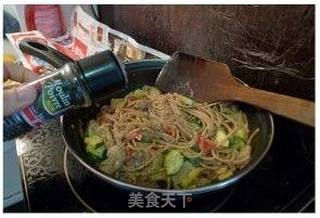 意式美味—黑椒牛肉丸意面的做法步骤:8