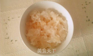 好喝补血治痛经——红糖银耳莲子大枣羹的做法步骤:2