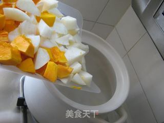 南瓜雪梨养颜汤的做法步骤:4