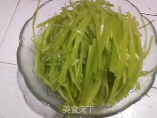 翡翠莴苣丝的做法步骤:2