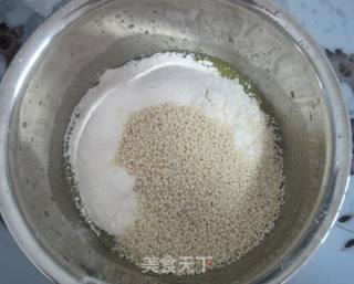 简单易做又好吃的芝麻酥的做法步骤:5