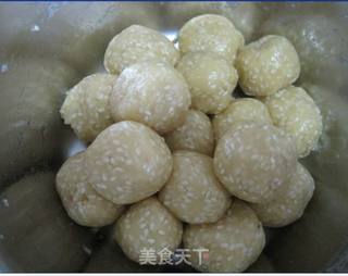 简单易做又好吃的芝麻酥的做法步骤:7