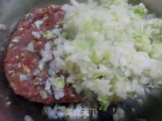 白菜牛肉包的做法步骤:5