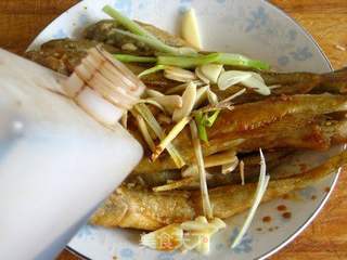 回锅狗杠鱼的做法步骤:7