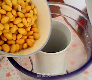 首战搅拌机豆浆——健康早餐豆浆的做法步骤:5
