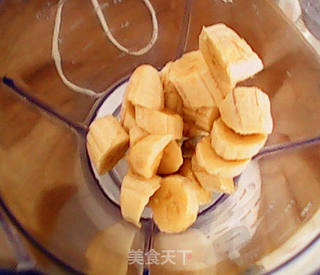 香蕉奶昔的做法步骤：3