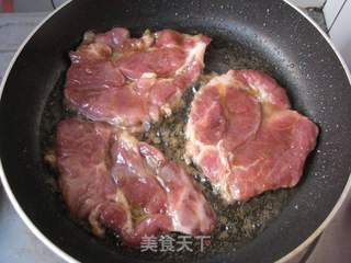 让厨房新手赚足面子的宴客西餐—香煎梅花肉(另附2款快速煎肉餐)的做法步骤:5