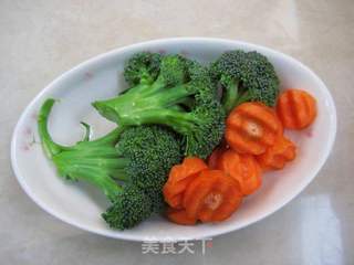 让厨房新手赚足面子的宴客西餐—香煎梅花肉(另附2款快速煎肉餐)的做法步骤:6