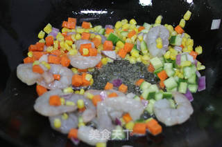 菠萝炒饭的做法步骤:3