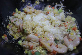 菠萝炒饭的做法步骤:4