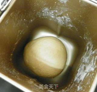 黑啤黑麦欧包的做法步骤：2