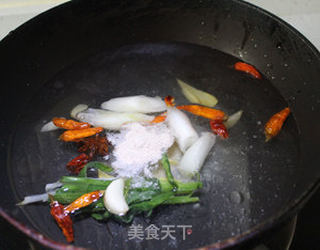 (牢记2个妙招即可煮出汤白不腥的水煮活鱼) 水煮活鱼的做法步骤:4