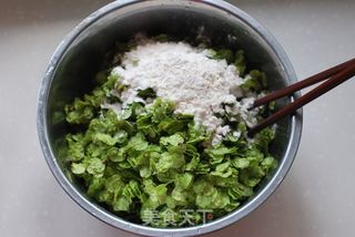 又到了吃【榆钱儿饭】的季节喽!的做法步骤:2
