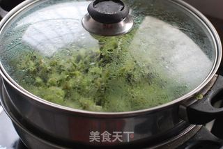 又到了吃【榆钱儿饭】的季节喽!的做法步骤:6