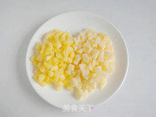 淡淡的紫色馅料—蓝莓什锦派的做法步骤:2