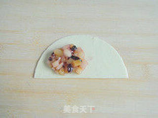 淡淡的紫色馅料—蓝莓什锦派的做法步骤:9