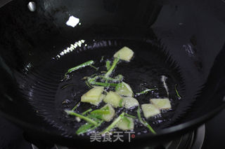 红烧鸡翅的做法步骤:3