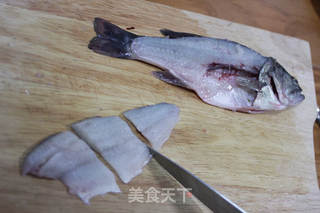 香煎鲈鱼的做法步骤:3