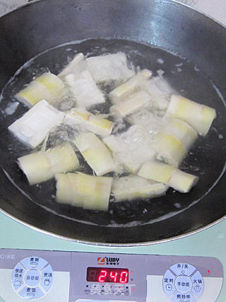 素菜也可以如此美味——酱香焖春笋的做法步骤:4