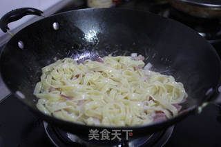 蒜辣烟肉意面的做法步骤:4