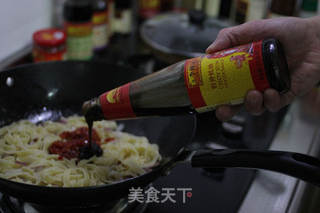 蒜辣烟肉意面的做法步骤:6