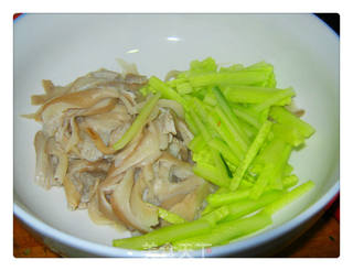 蔬菜片肉食者勿进--凉拌平菇的做法步骤:4