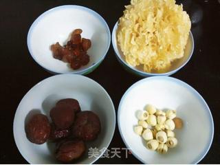 桃脂银耳羹的做法步骤：1