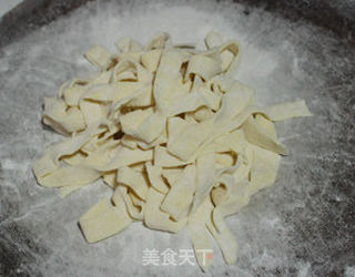就爱吃手工面--洋葱炒宽面的做法步骤:8
