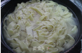 就爱吃手工面--洋葱炒宽面的做法步骤:10