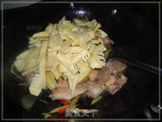 冬笋焖鸭肉的做法步骤：5