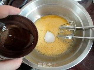 电饭锅版--蜂蜜海绵蛋糕的做法步骤:4