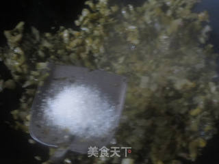 翻炒酸菜的做法步骤：4