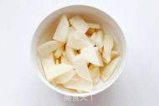 润肺的甜蜜饮品——银耳雪梨莲子汤的做法步骤:4