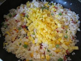 菠萝炒饭的做法步骤:8