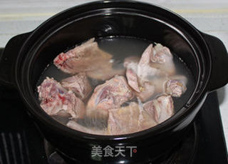 天麻炖鸽子汤的做法步骤:2