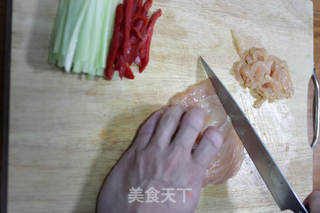 凉拌鸡丝芹菜的做法步骤:2