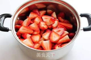 草莓果酱的制作的做法步骤:2