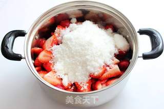 草莓果酱的制作的做法步骤:3