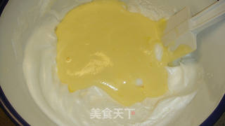 穿着夏洛特外衣的芒果慕丝蛋糕的做法步骤:5
