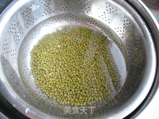 如何在低温季节生发绿豆芽的做法步骤:2