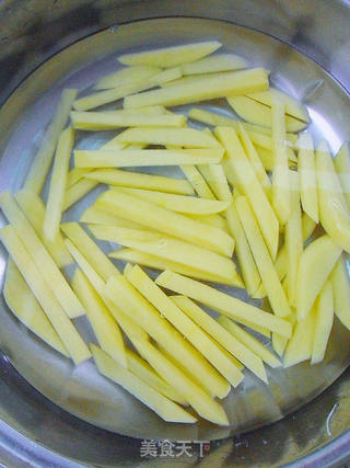 【COOK100畅销组合装试用报告3】干煸土豆条的做法步骤:5