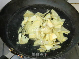 卤鸭炖春笋的做法步骤:2