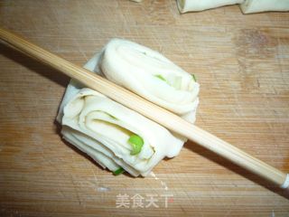 葱香花卷的做法步骤：8