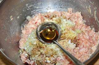 清香诱人的口感--【豆角猪肉饺】的做法步骤:8