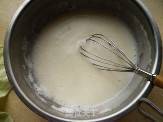 自制电饭锅奶香蛋糕的做法步骤：5