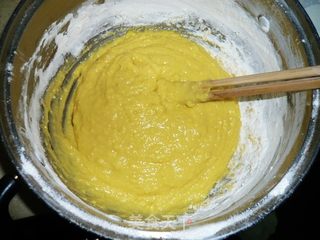 自制电饭锅奶香蛋糕的做法步骤：9