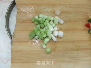 鱿鱼火腿炒饭的做法步骤：3