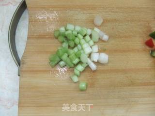 鱿鱼火腿炒饭的做法步骤:3