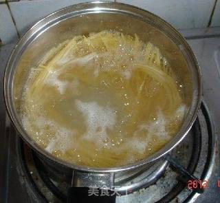 培根番茄意大利面的做法步骤:2